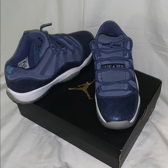 blue moon 11s